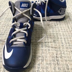 NIKE Boys basketball sneakers